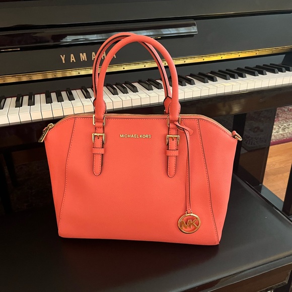 KORS Michael Kors Handbags - Michael Kors Purse Execellent Condition on